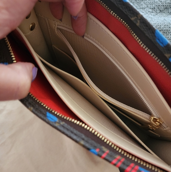 🎉SALE🎉Louis Vuitton 26 pouch - Picture 13 of 14